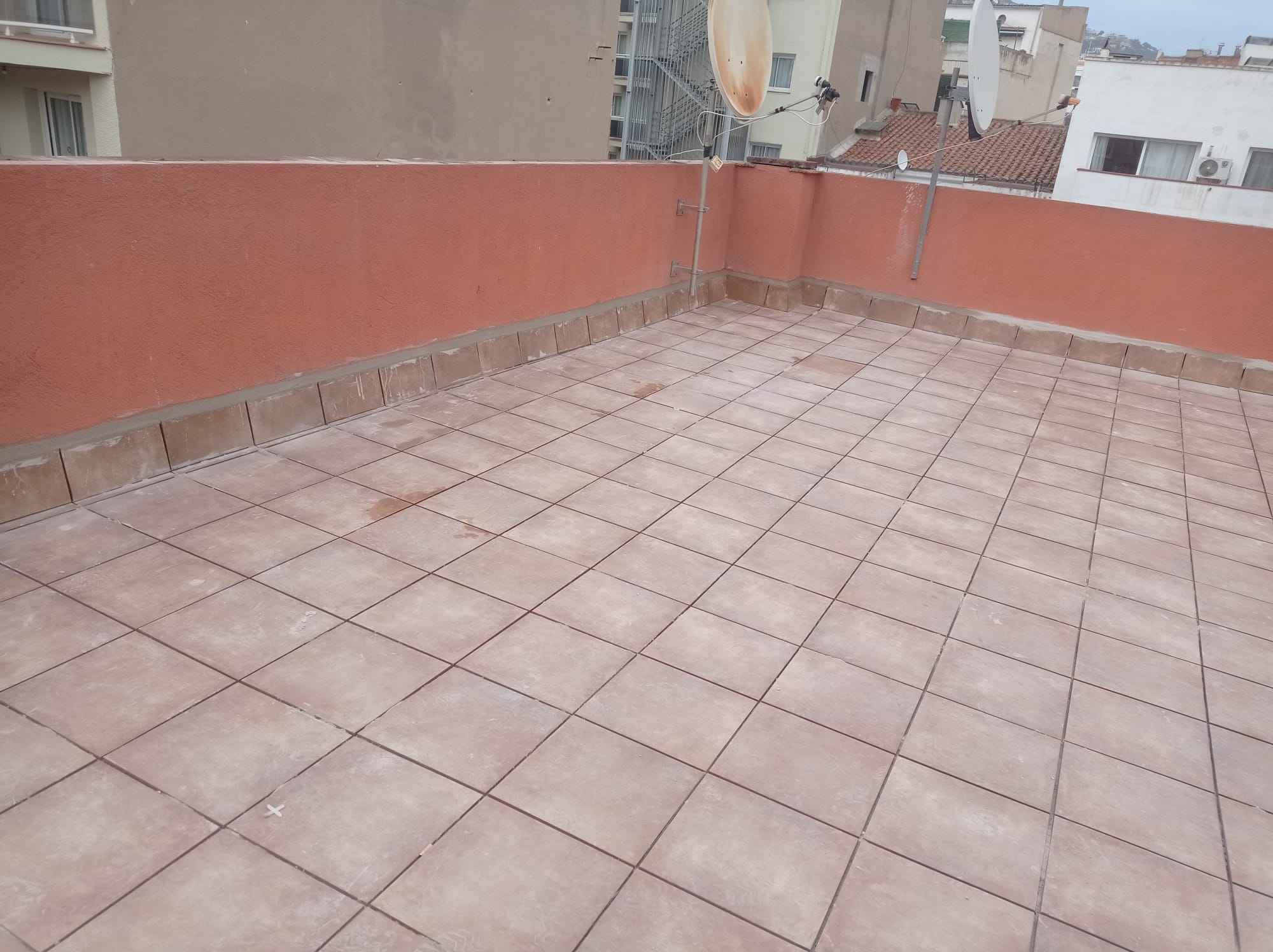 Servicio urgente de impermeabilizaciones de fachadas en Girona, Tossa de Mar y alrededores